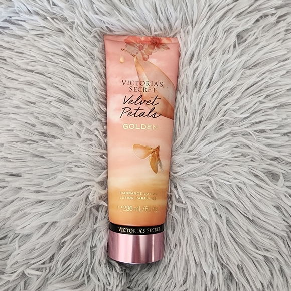 VS Velvet Petals Golden Fragrance Lotion - Picture 2 of 8